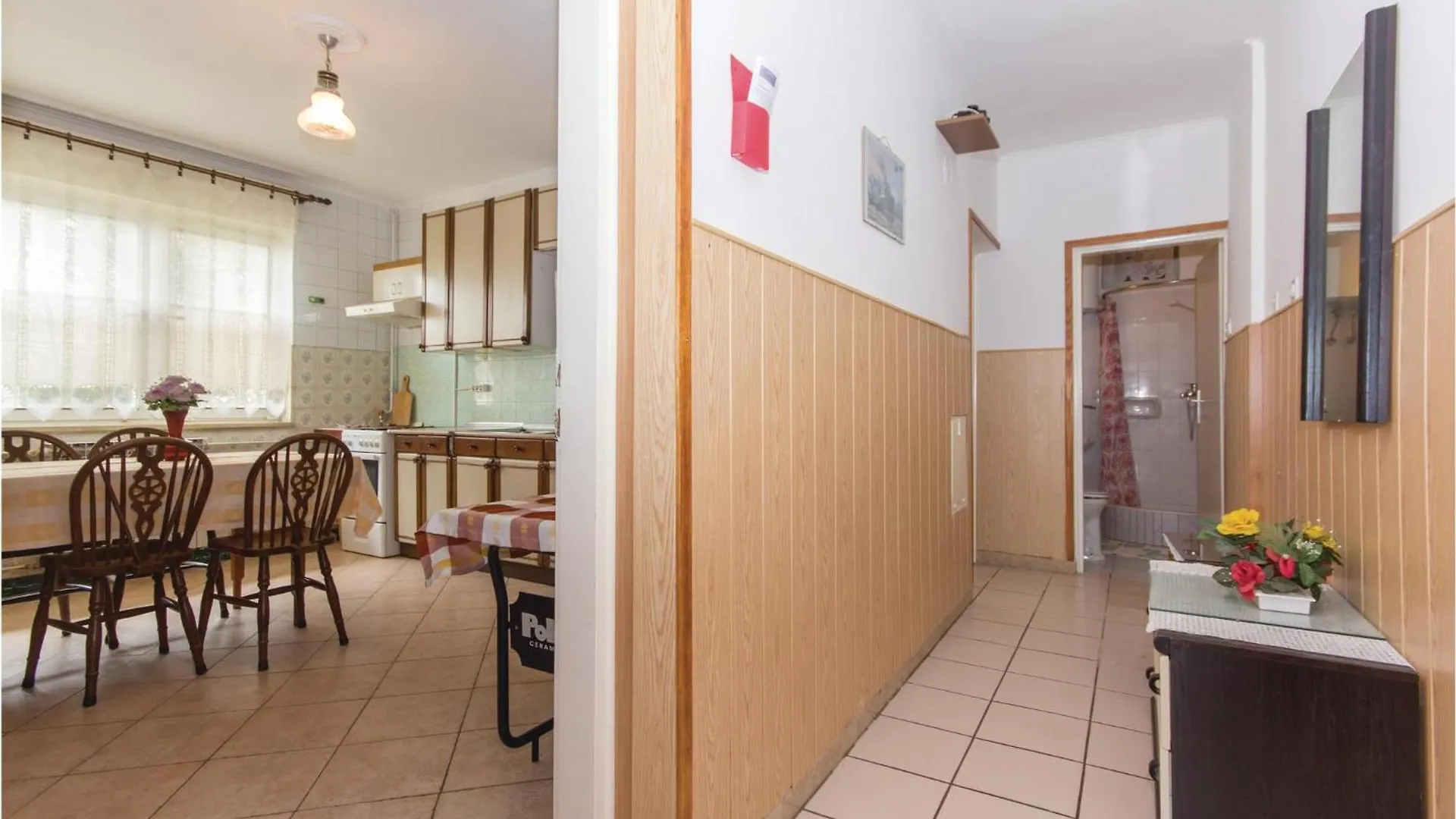 2 Bedroom Nice Apartment In Pula