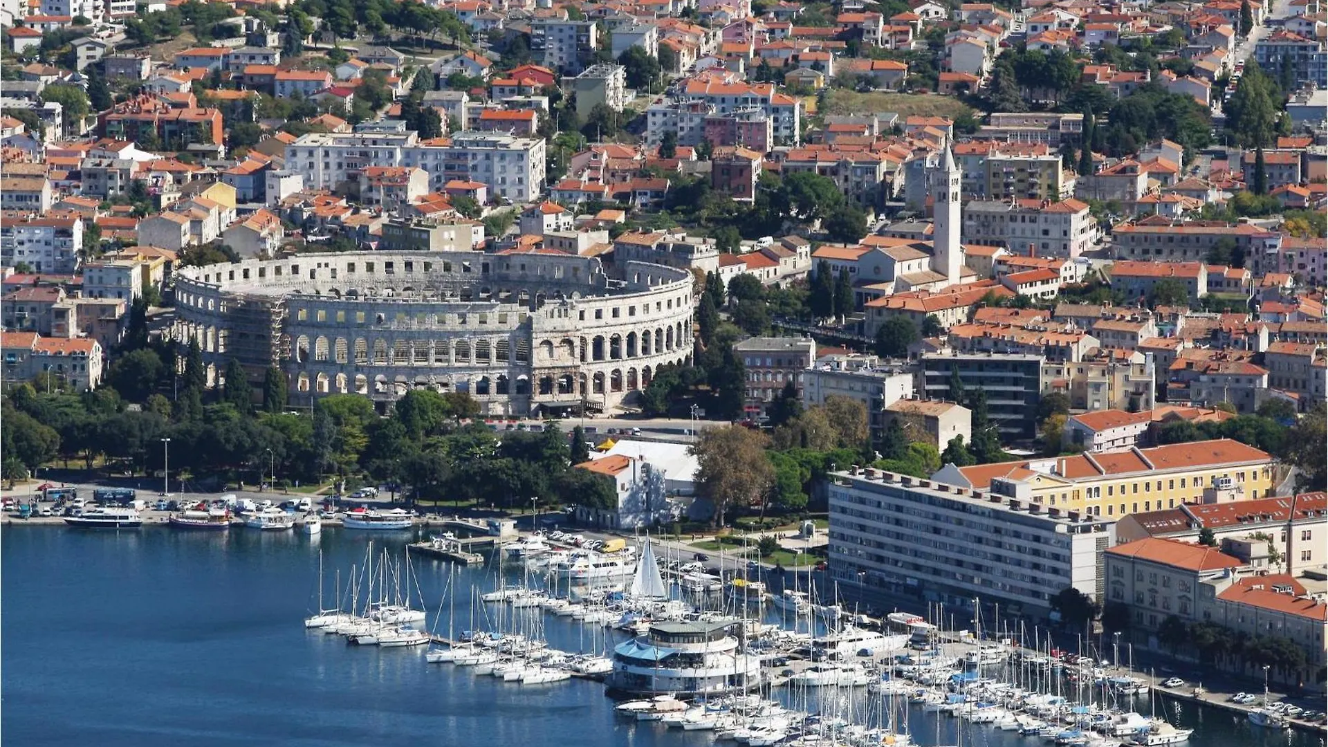 2 Bedroom Nice Apartment In Pula