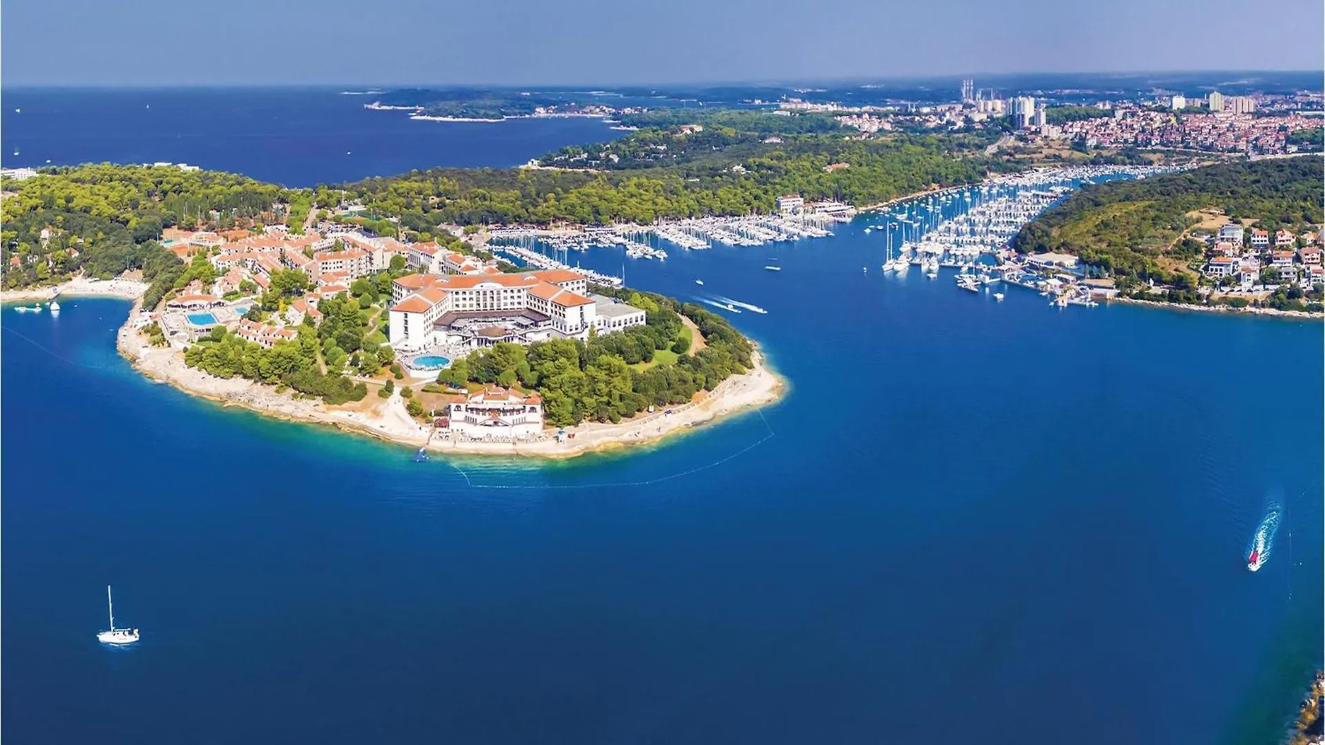2 Bedroom Nice Apartment In Pula