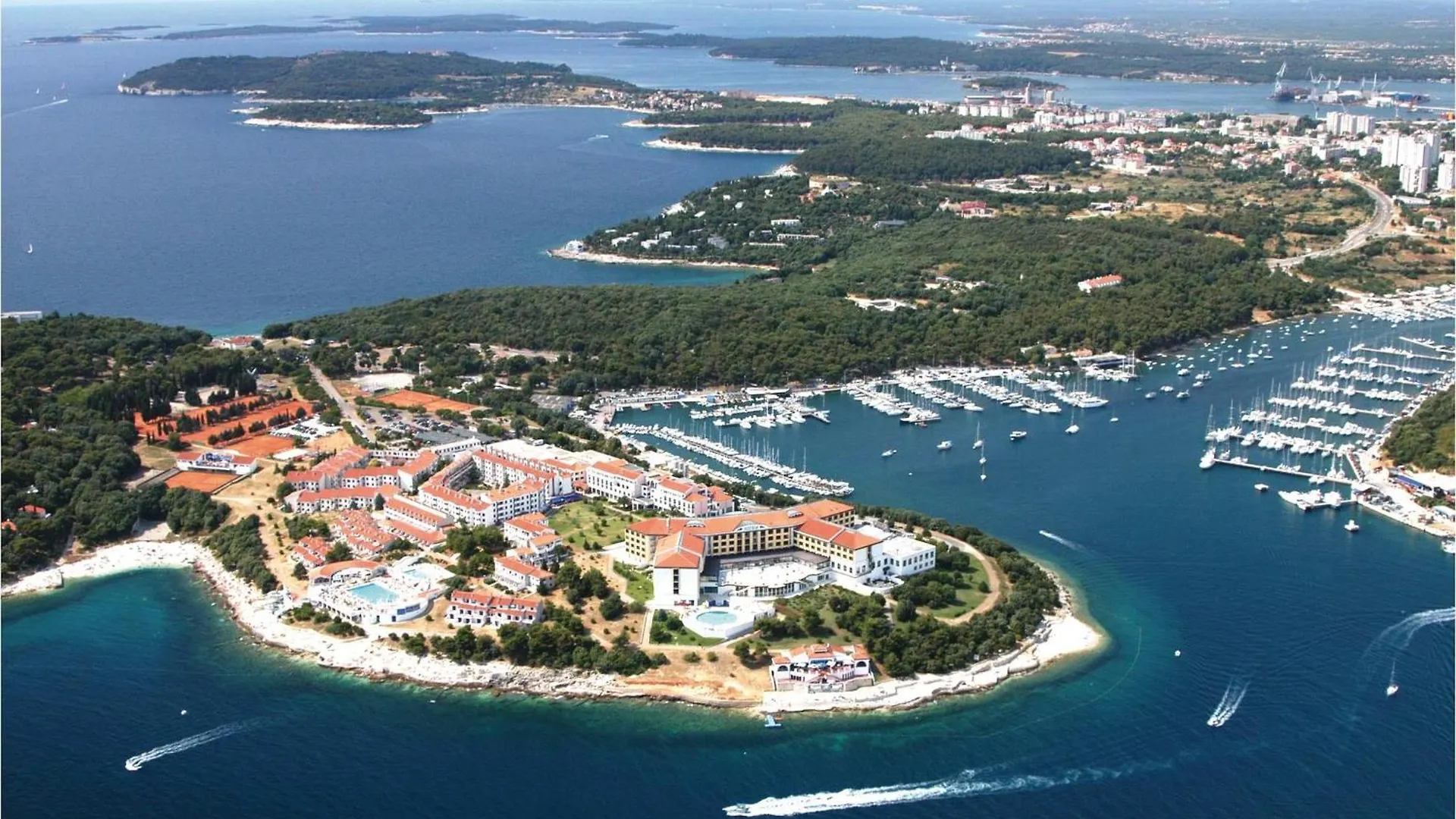 2 Bedroom Nice Apartment In Pula 0*,