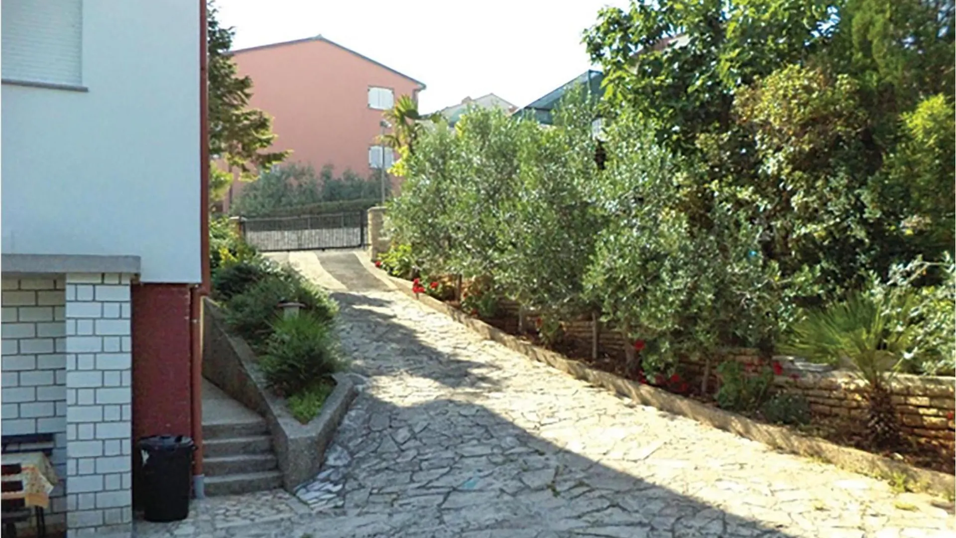2 Bedroom Nice Apartment In Pula