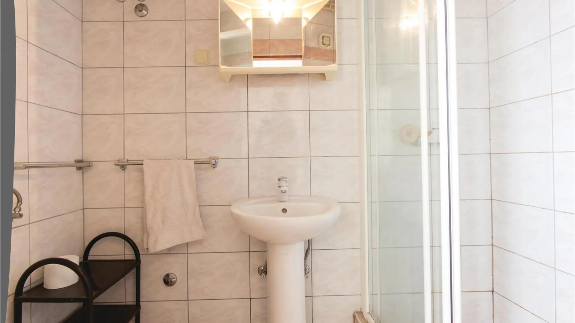 2 Bedroom Nice Apartment In Pula